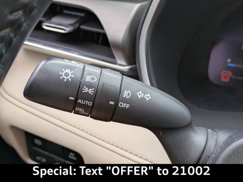 Used 2023 Toyota Highlander Limited image 30