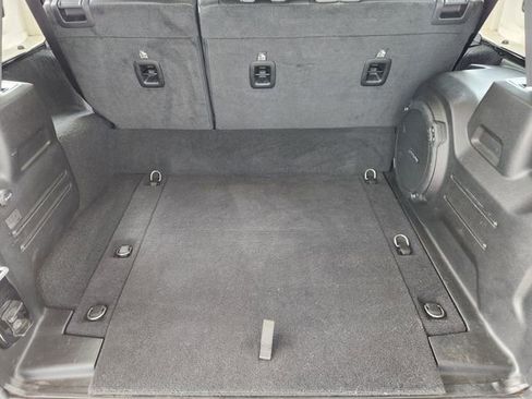 Used 2023 Jeep Wrangler Unlimited Sahara AWD/4WD image 32