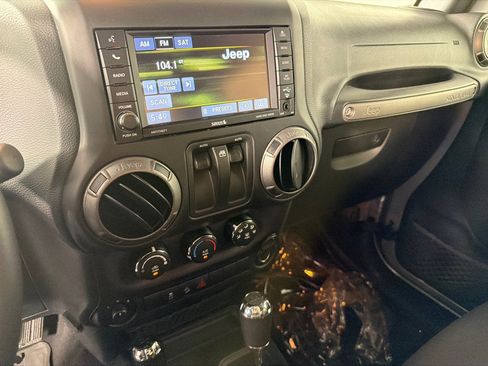 Used 2017 Jeep Wrangler Sport AWD/4WD image 14