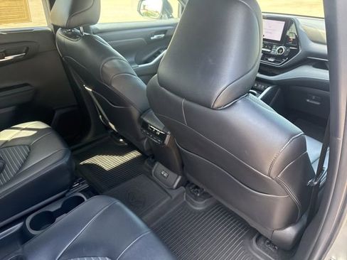 Used 2024 Toyota Highlander XSE FWD image 17
