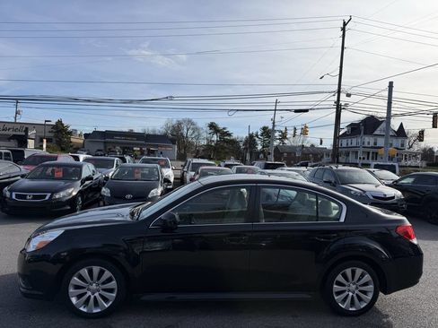Used 2010 Subaru Legacy 2.5i Limited image 5