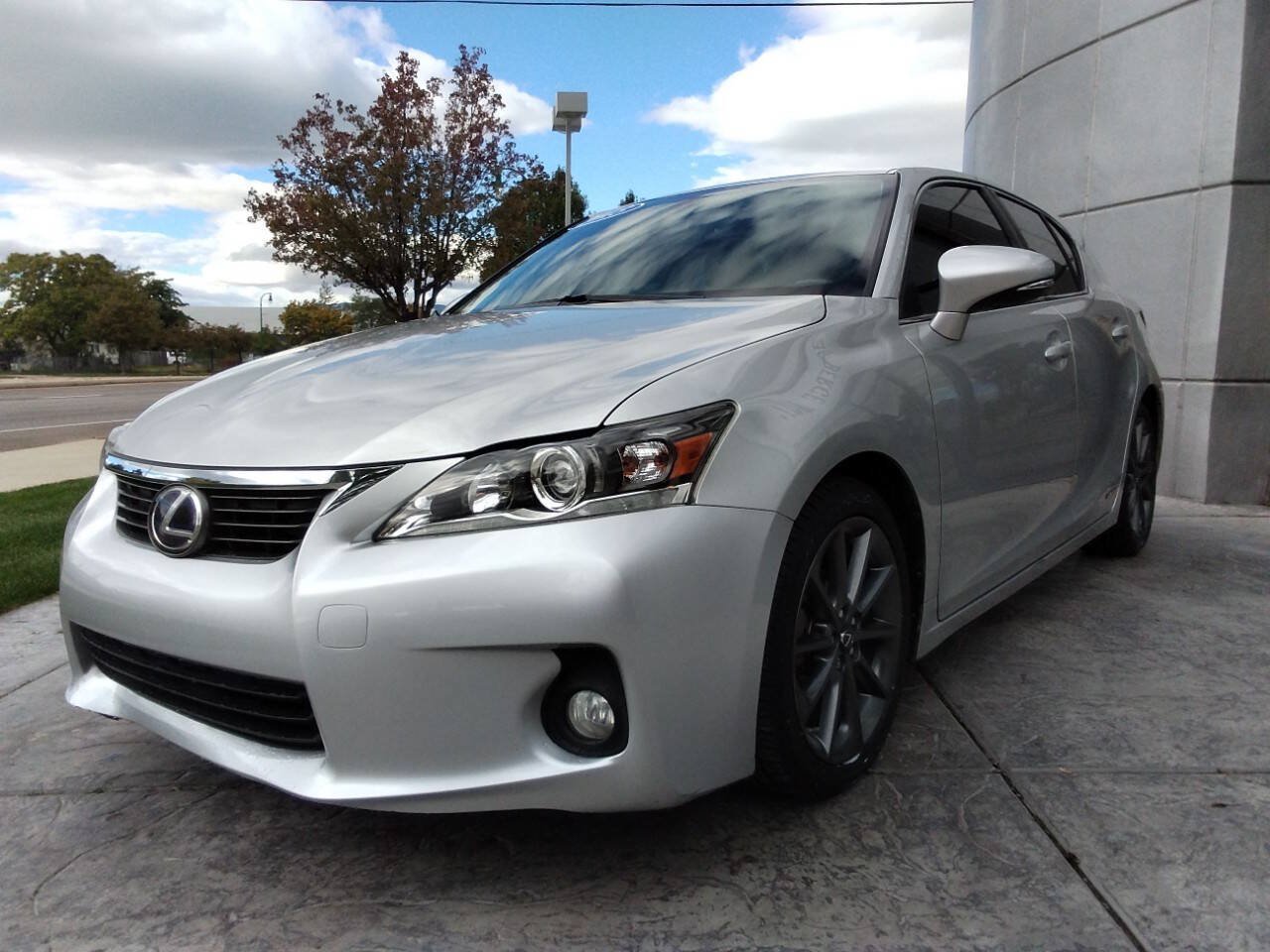 Used 2013 Lexus CT 200h w/ Premium Pkg w/Navigation FWD image 3