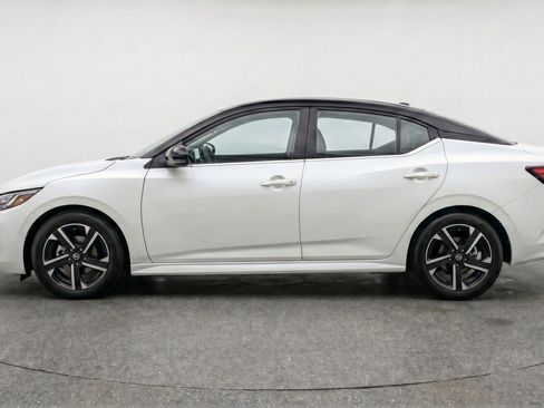 Used 2025 Nissan Sentra SV FWD image 5