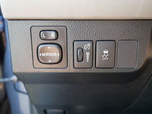 Used 2013 Toyota RAV4 LE AWD/4WD image 23