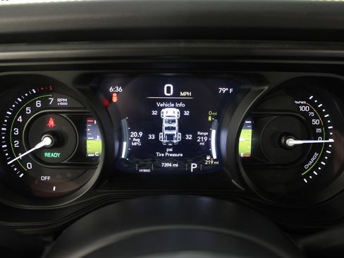 Used 2025 Jeep Wrangler Unlimited Sahara AWD/4WD image 11