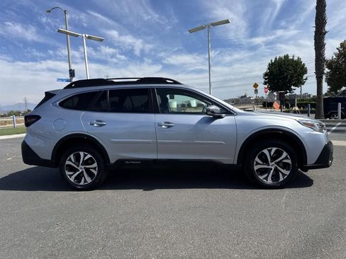 Used 2022 Subaru Outback Limited XT image 3