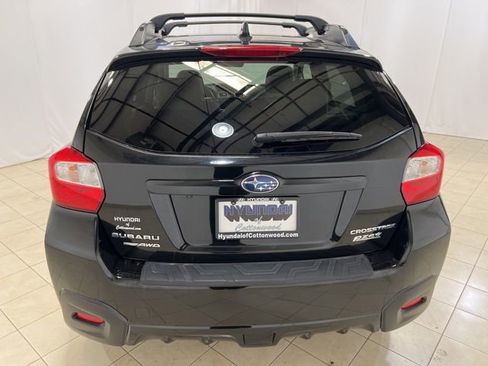 Used 2017 Subaru Crosstrek 2.0i Premium image 4