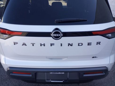 New 2026 Nissan Pathfinder SL FWD image 14