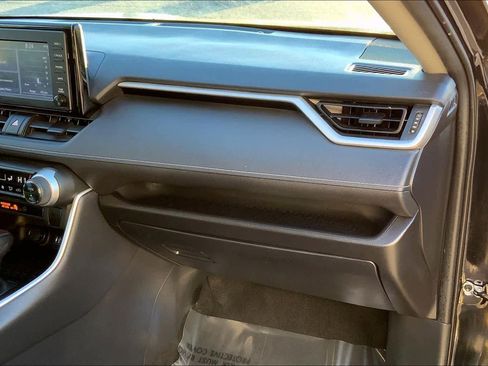 Used 2019 Toyota RAV4 XLE image 18