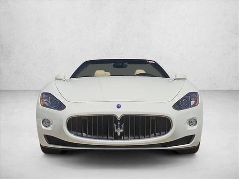 Used 2010 Maserati GranTurismo Convertible RWD image 2