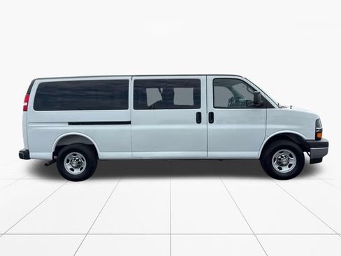 Used 2025 Chevrolet Express 3500 LT w/ LT Preferred Equipment Group RWD image 7