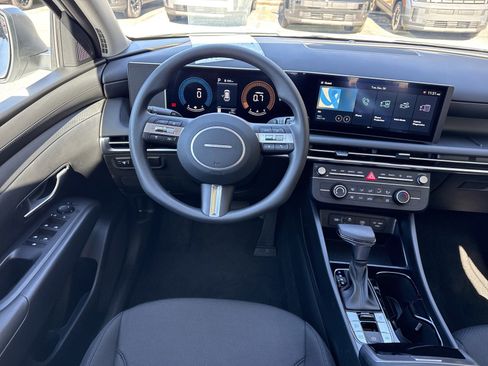 Certified 2025 Hyundai Tucson SE image 15