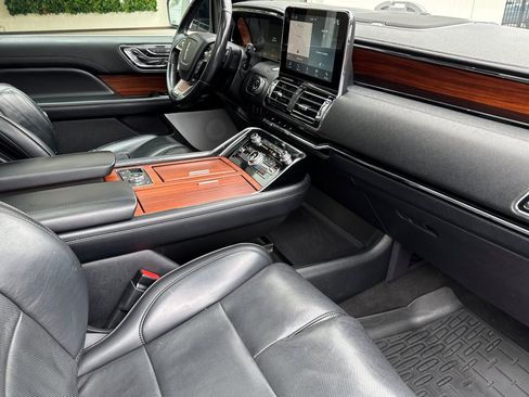 Used 2019 Lincoln Navigator Reserve AWD/4WD image 17