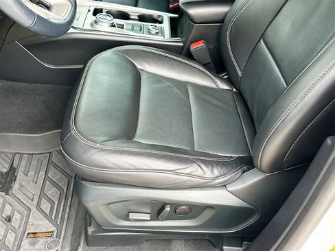 Used 2022 Ford Explorer Limited w/ Equipment Group 301A image 20