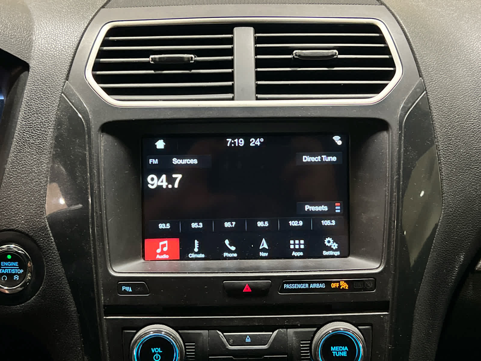 Used 2018 Ford Explorer XLT w/ Equipment Group 202A AWD/4WD image 21