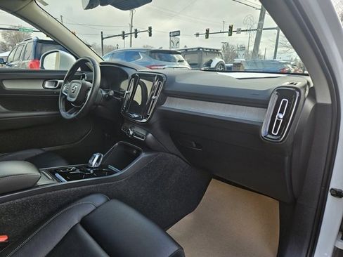 Used 2024 Volvo XC40 B5 Ultimate w/ Protection Package Premier image 12