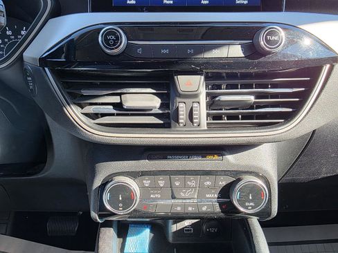 Used 2022 Ford Escape SE w/ SE Sport Appearance Package image 21