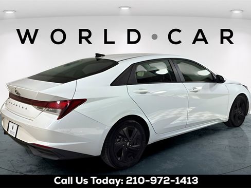 Used 2021 Hyundai Elantra SEL w/ Convenience Package image 2