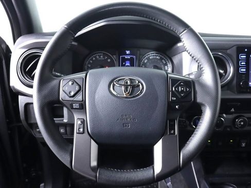 Used 2019 Toyota Tacoma TRD Off-Road image 11