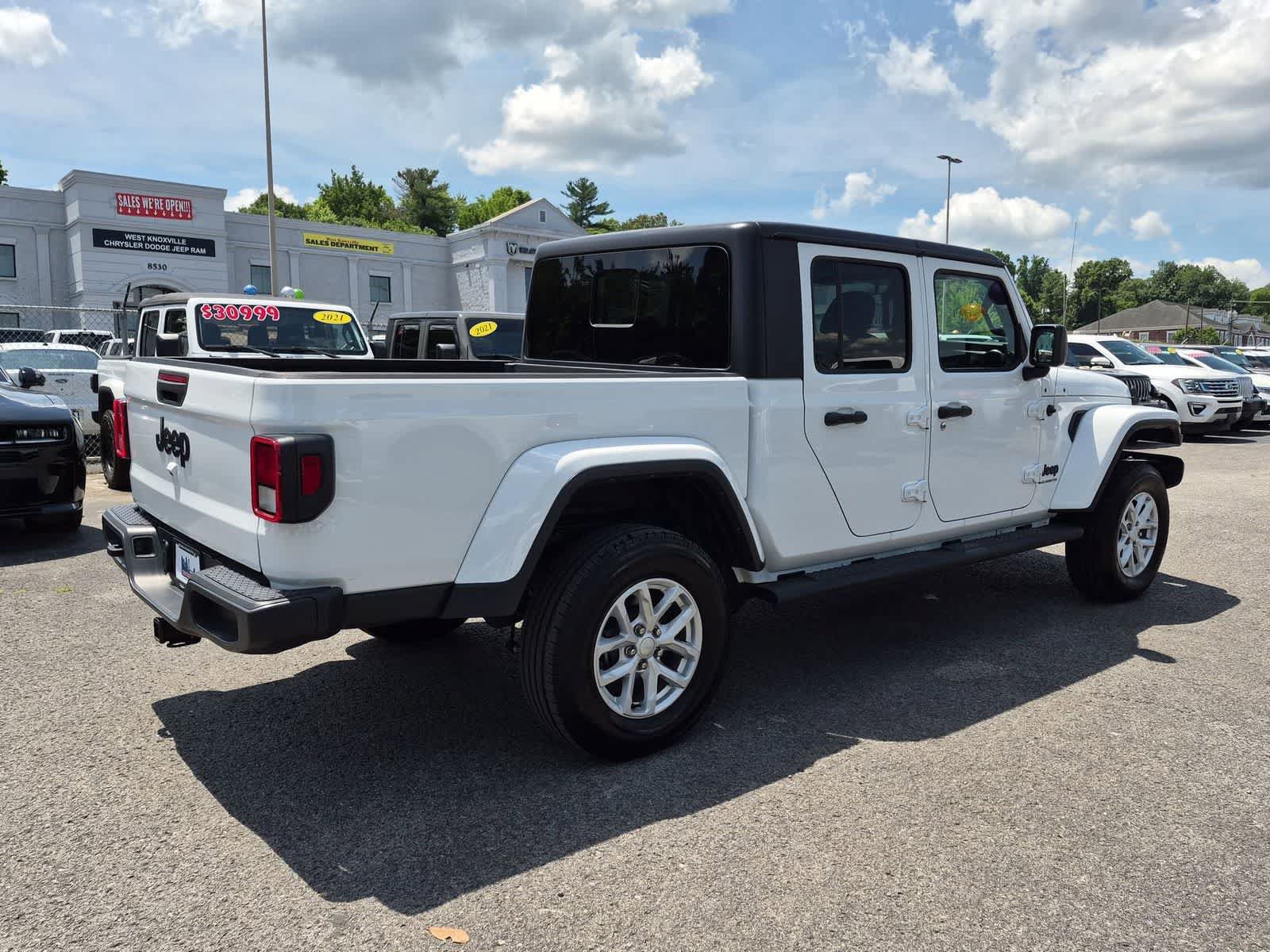 Used 2023 Jeep Gladiator Sport AWD/4WD image 8