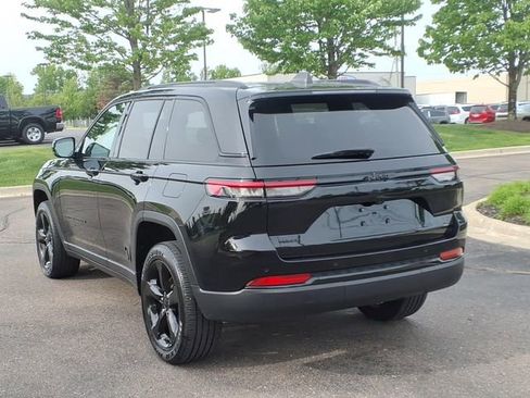 Certified 2024 Jeep Grand Cherokee Altitude AWD/4WD image 6