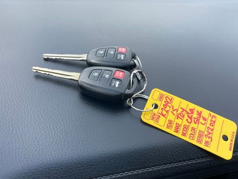 Used 2015 Toyota Corolla LE image 12