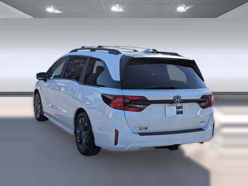 New 2026 Honda Odyssey Touring image 3