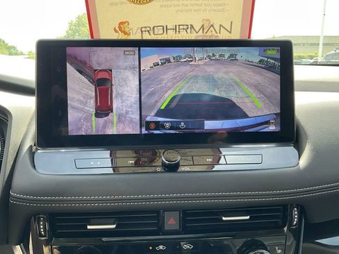 Used 2025 Nissan Rogue SL w/ Tech Package AWD/4WD image 15