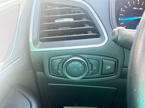 Used 2020 Ford Edge SE image 33