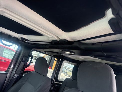 Used 2018 Jeep Wrangler Unlimited Sport S AWD/4WD image 8