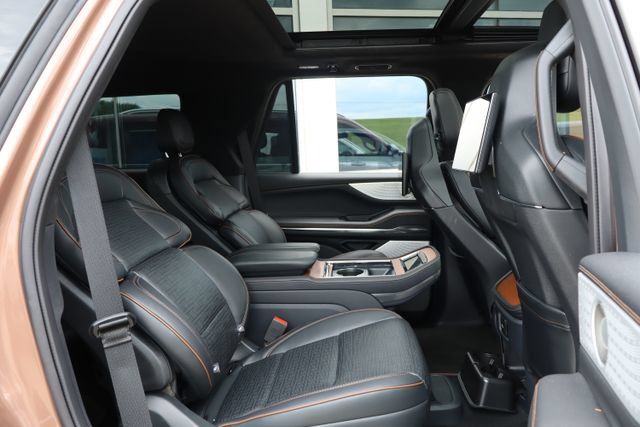 Used 2025 Lincoln Navigator Black Label AWD/4WD image 37