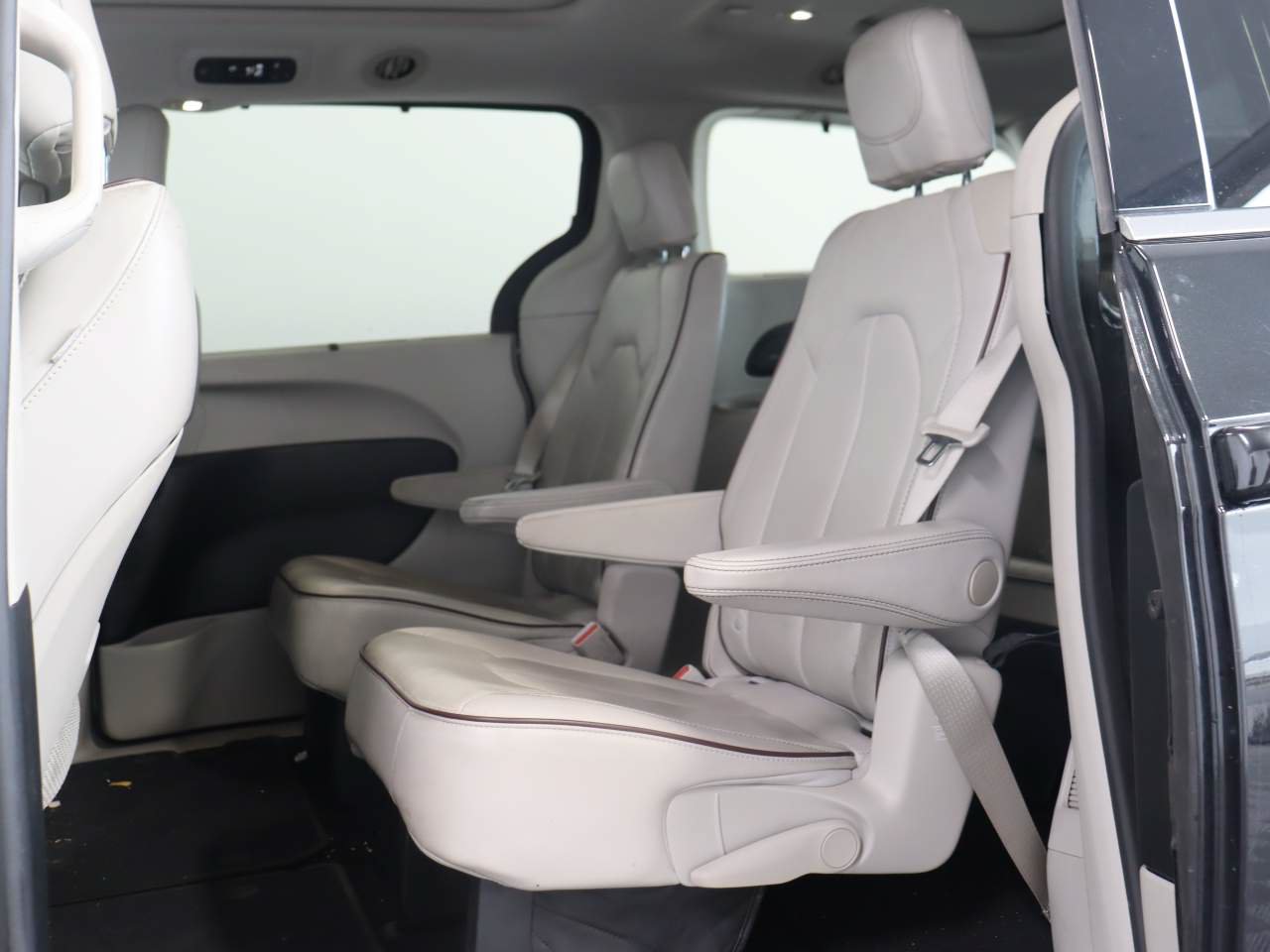 Used 2020 Chrysler Pacifica Limited FWD image 7