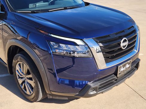 Used 2025 Nissan Pathfinder SV w/ SV Premium Package image 7