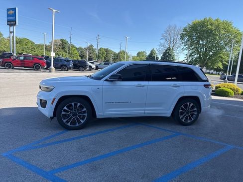 Used 2024 Jeep Grand Cherokee Overland w/ Luxury Tech Group IV AWD/4WD image 10