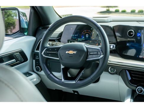 Used 2025 Chevrolet Tahoe Premier AWD/4WD image 22
