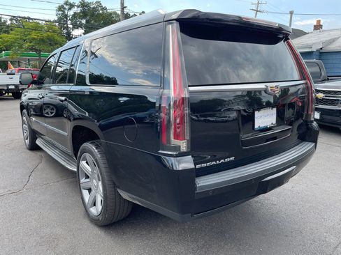 Used 2016 Cadillac Escalade ESV Luxury AWD/4WD image 3
