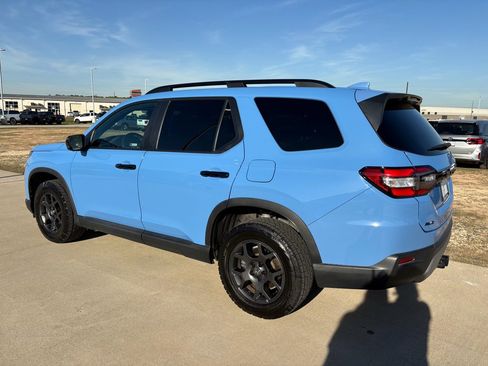 Certified 2024 Honda Pilot TrailSport image 6