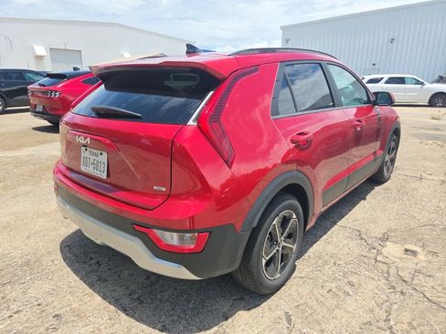 Used 2025 Kia Niro LX FWD image 9