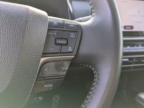 Used 2025 Toyota Camry SE image 22