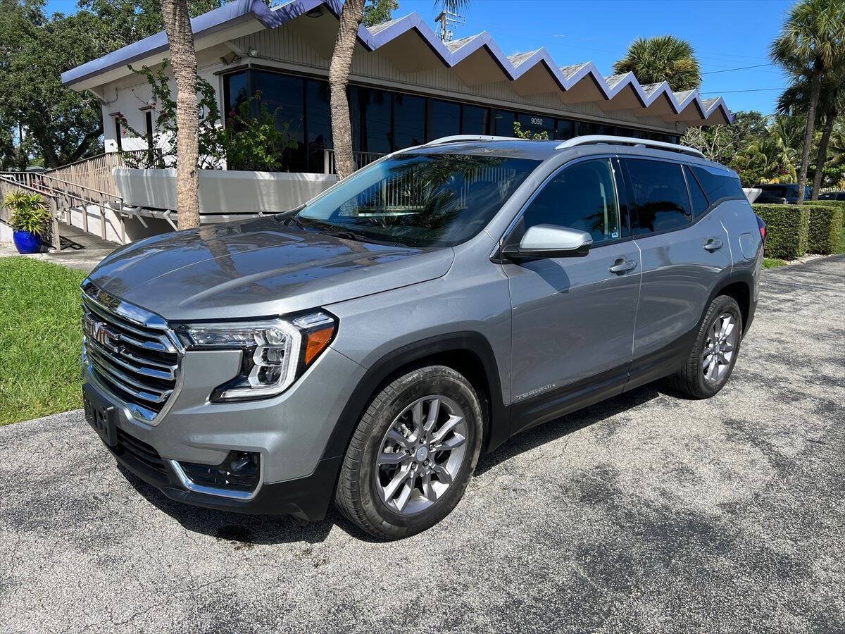 Used 2024 GMC Terrain SLT FWD image 2