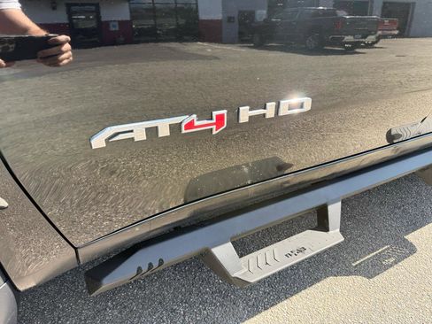 Used 2022 GMC Sierra 2500 AT4 AWD/4WD image 4