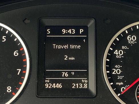 Used 2017 Volkswagen Tiguan SEL FWD image 18