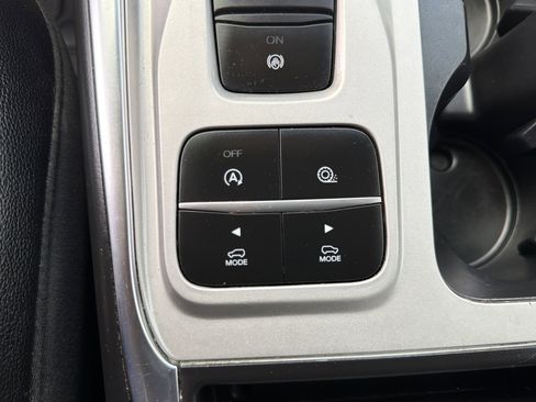 Used 2022 Ford Explorer Limited w/ Equipment Group 301A RWD image 12