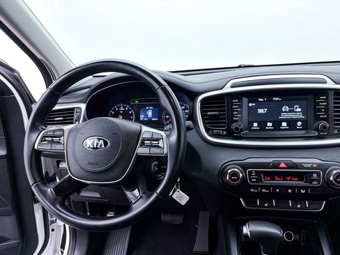 Used 2019 Kia Sorento S FWD image 3