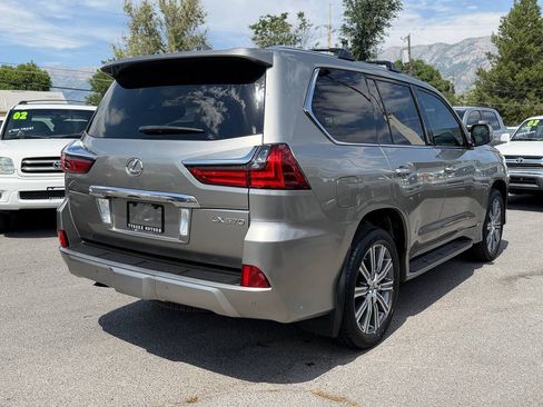 Used 2017 Lexus LX 570 4WD w/ Luxury Package image 10