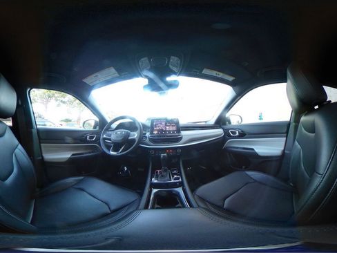 Used 2025 Jeep Compass Limited image 42