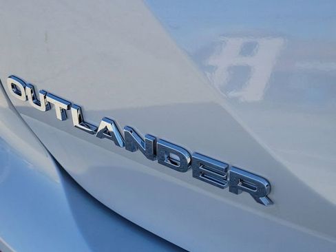 New 2026 Mitsubishi Outlander ES FWD image 9