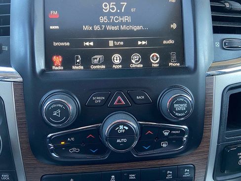 Used 2017 RAM 1500 Laramie image 29