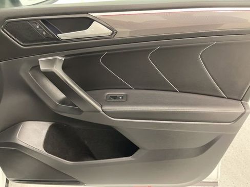 Used 2023 Volkswagen Tiguan SE R-Line image 26