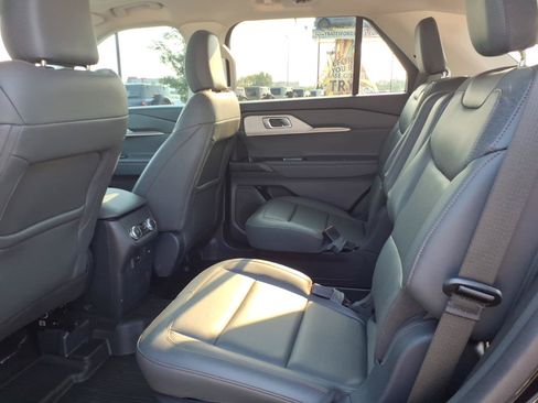 Certified 2025 Ford Explorer Active w/ Active Comfort Package AWD/4WD image 13